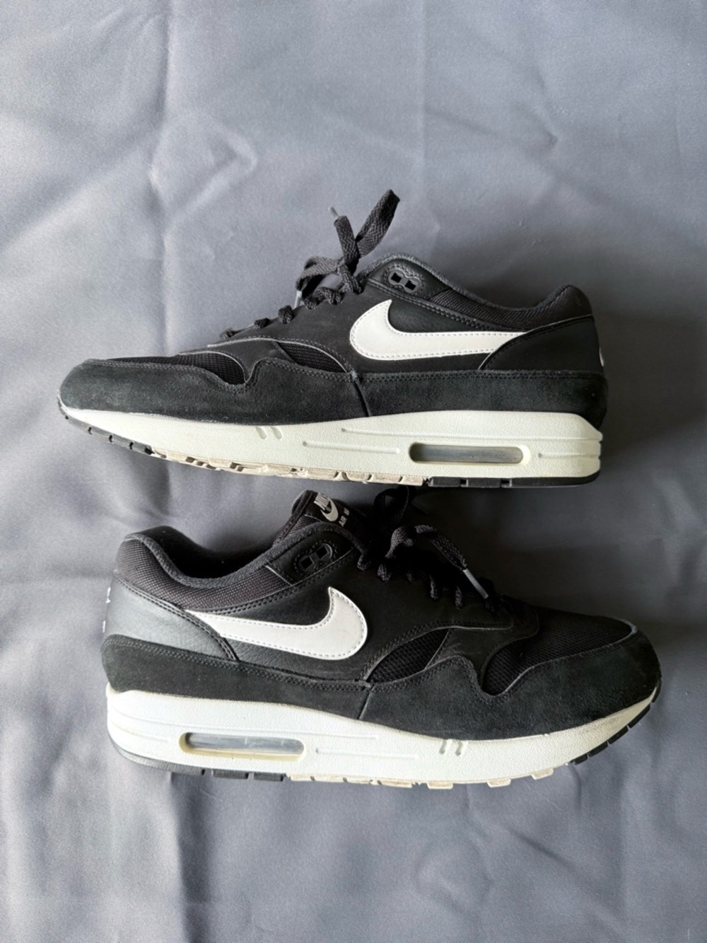 Nike Men’s Black Sneakers with White Swoosh
